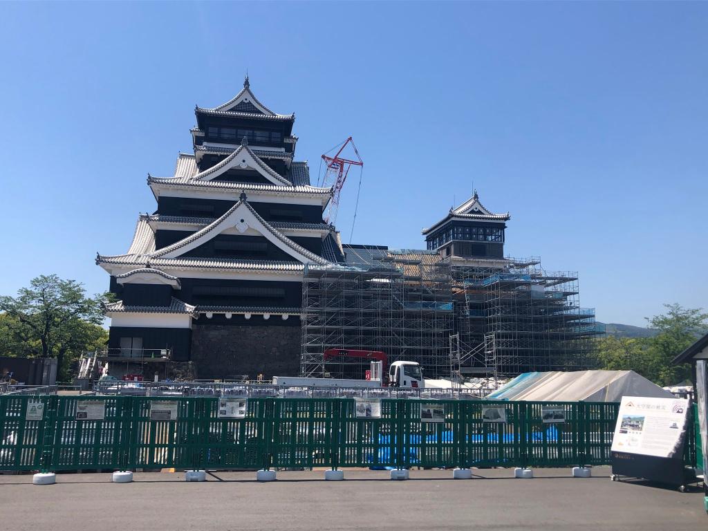 左:大天守 右:小天守 2020年4月29日撮影